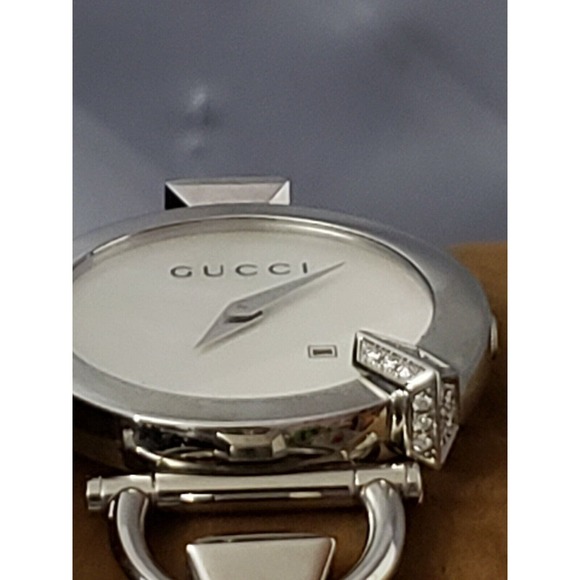 Gucci Chiodo Ladies Diamond Watch With Mother Of Pearl Dial Stainless Quartz - Picture 7 of 12